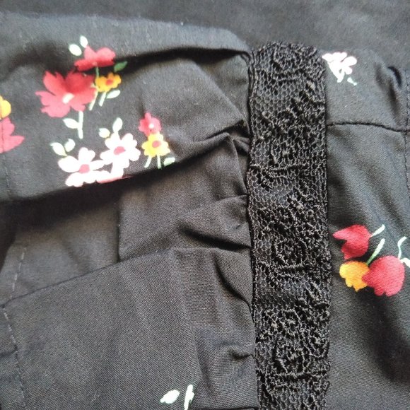 Who What Wear Floral Lace Ruffle Sleeveless Top - Picture 5 of 7